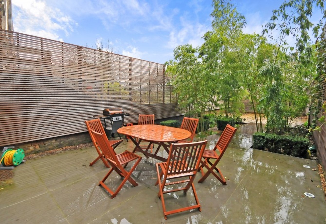 sold-hamilton-gardens-london-160-view2