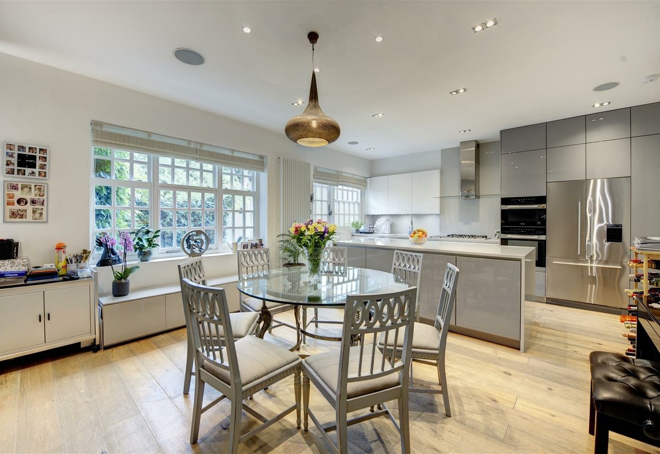 for-sale-elm-tree-close-london-436-view6