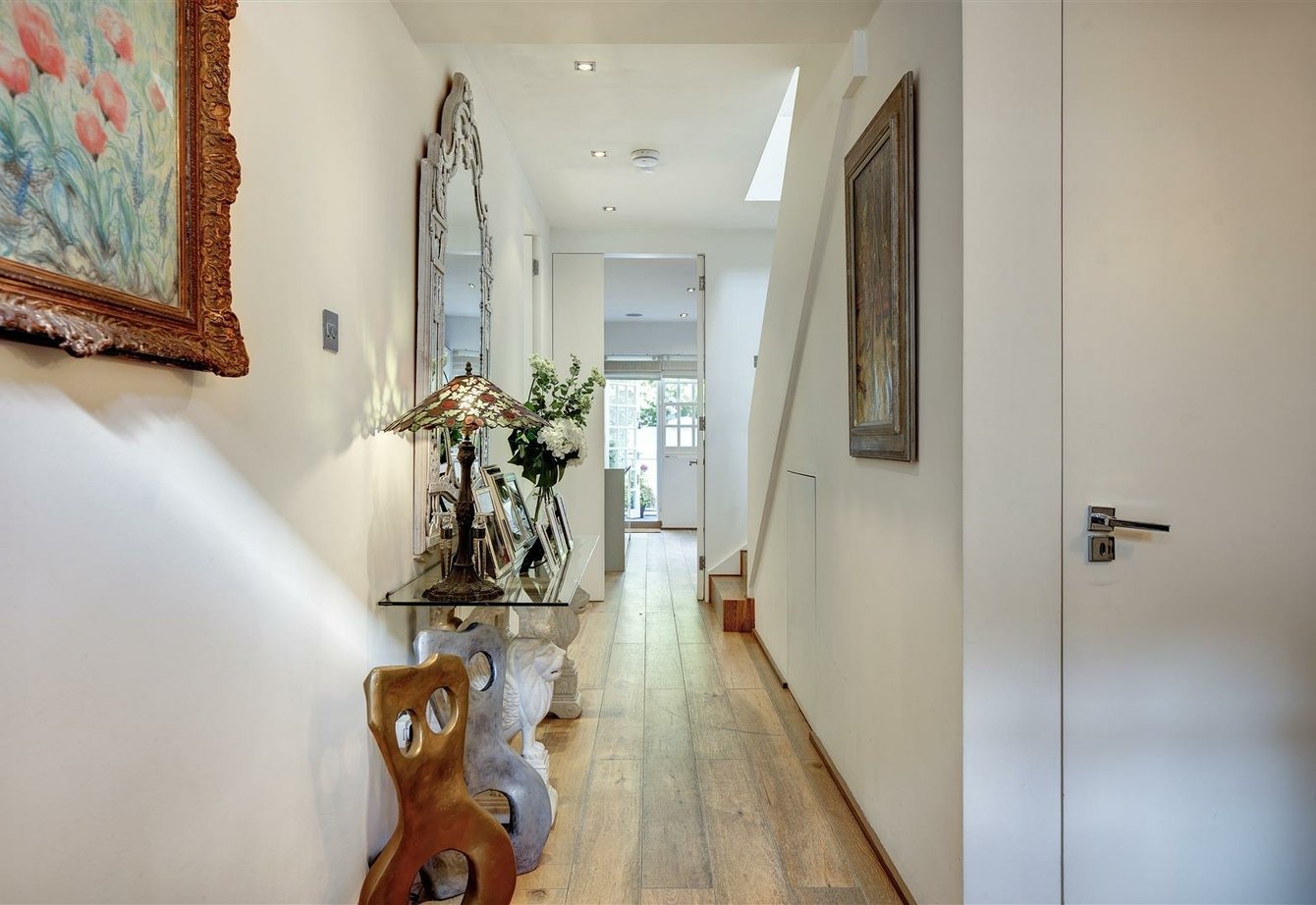 for-sale-elm-tree-close-london-436-view2