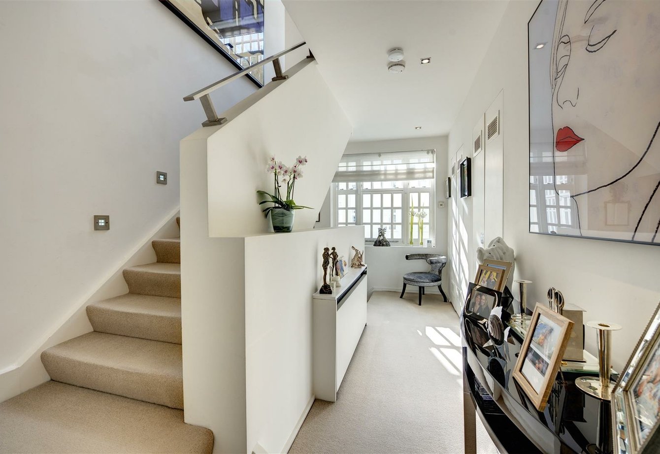 for-sale-elm-tree-close-london-436-view8