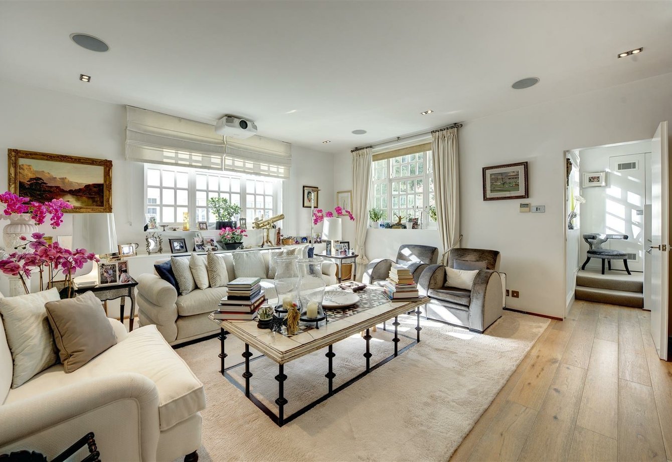 for-sale-elm-tree-close-london-436-view3