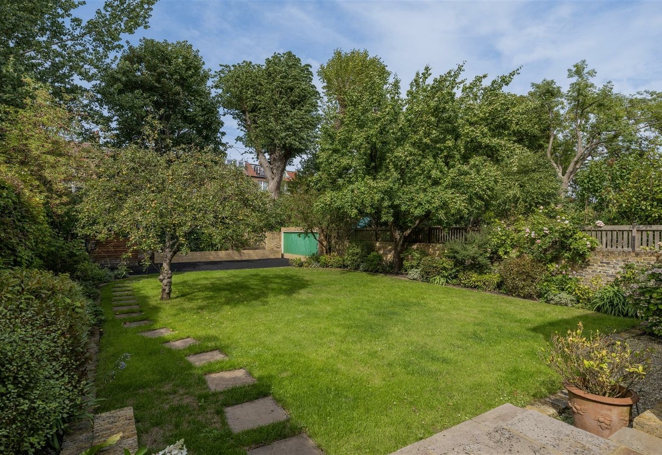 for-sale-canfield-gardens-london-472-view19
