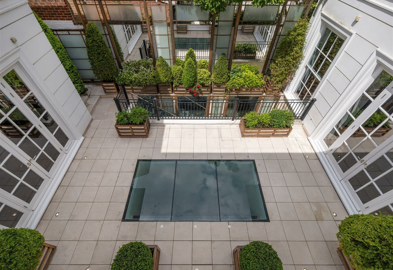 sold-cavendish-avenue-london-481-view21