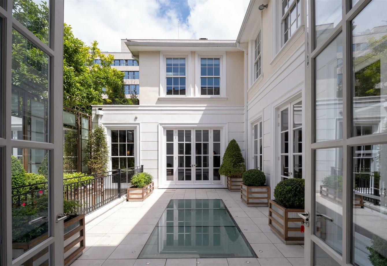 sold-cavendish-avenue-london-481-view22