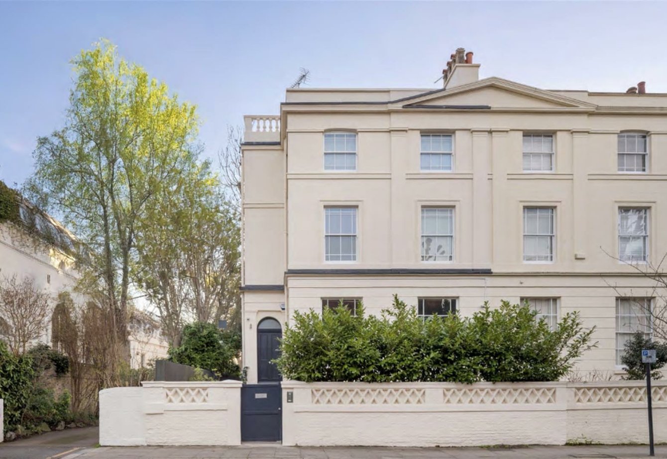 sold-regents-park-road-london-493-view1