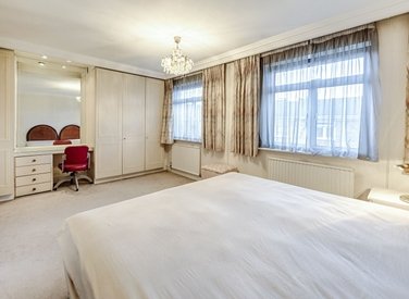 sold-meadowbank-london-82-view2