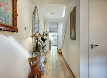 for-sale-elm-tree-close-london-436-view2