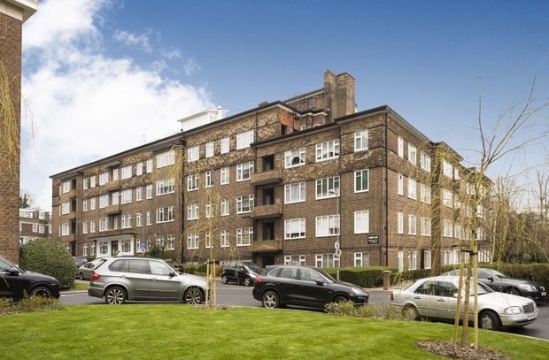 sold-avenue-close-london-72-view1